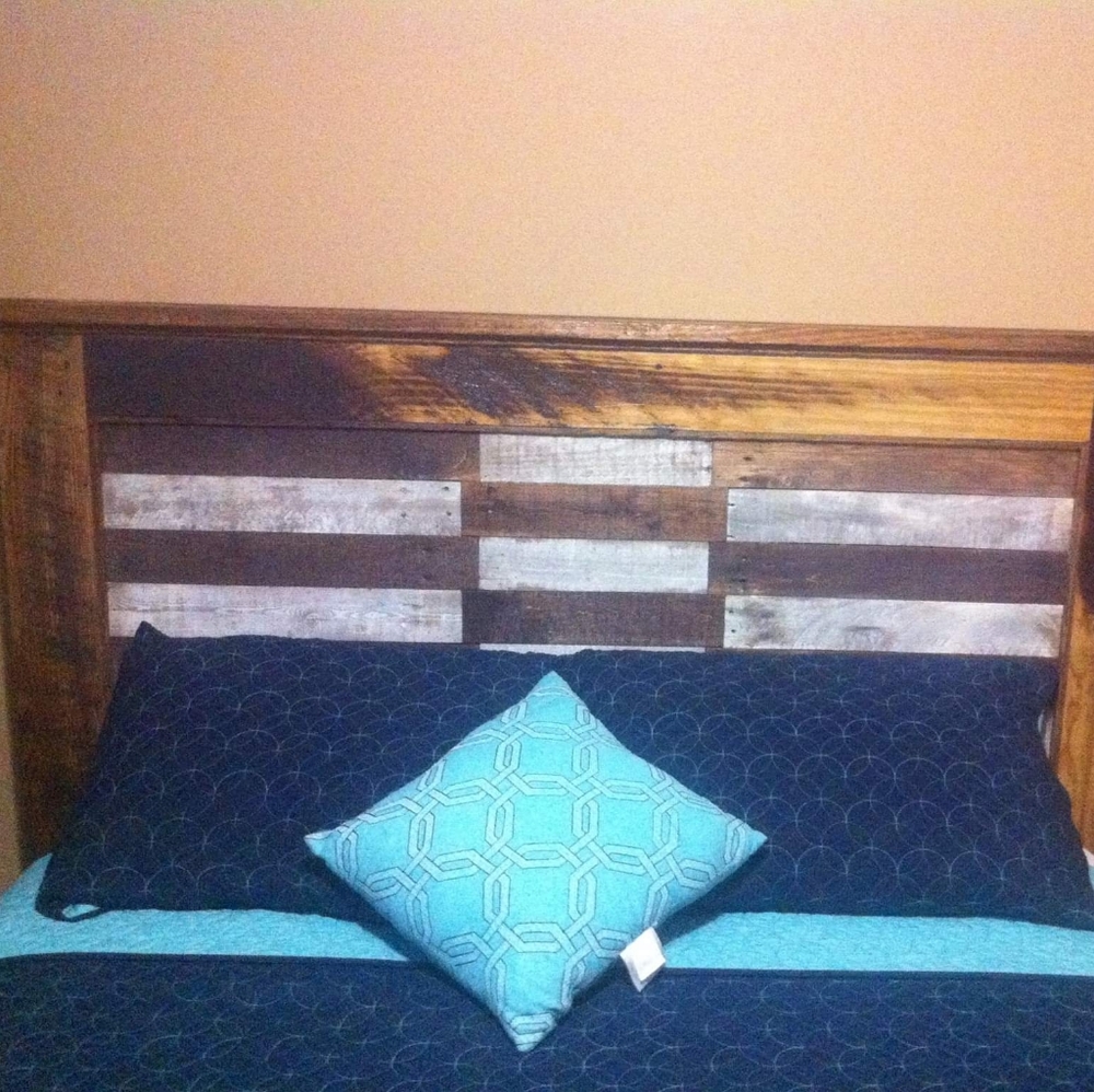 Beautiful Queen size 100 yr salvaged pine!!!